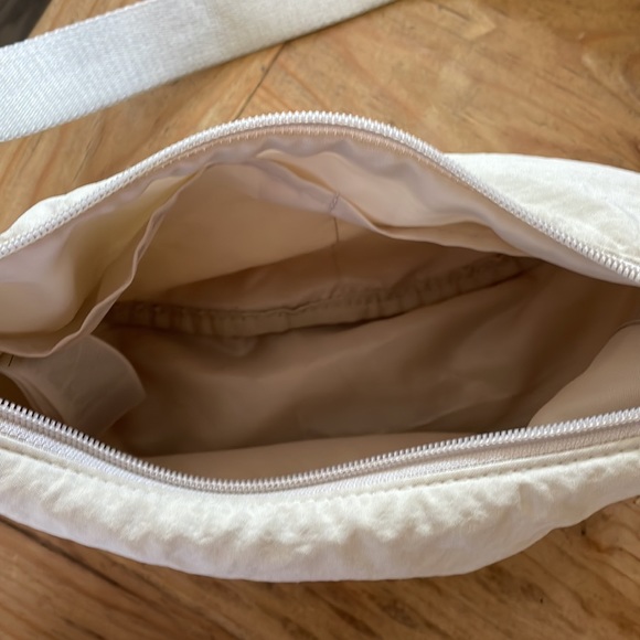 Uniqlo Crescent Bag - Picture 2 of 3